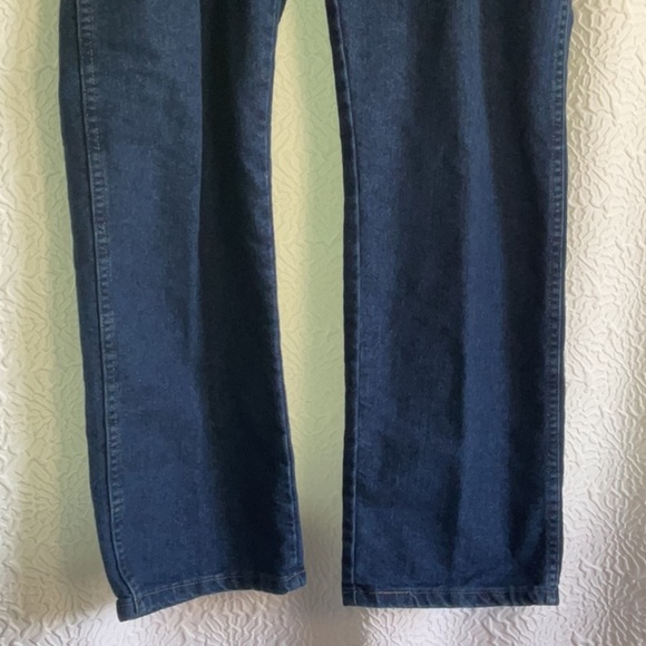 Wrangler Men's Deep Indigo Relaxed Jeans - Picture 8 of 10